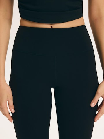 ESOTIQ Flared Broek 'KICK IT' in Zwart