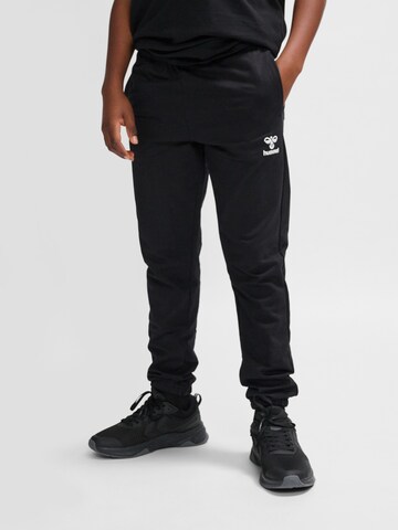 Hummel Regular Workout Pants in Black: front