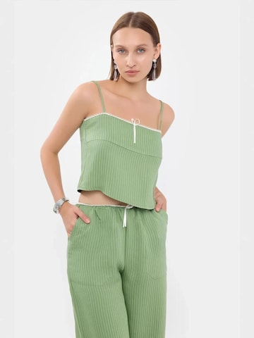 Haut Hiccup en vert : devant