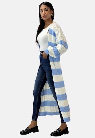 Cappotto in maglia di Elara in blu