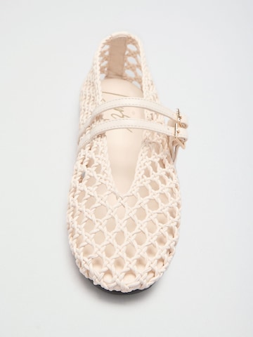 Ballerina con cinturino di Lipsy in beige