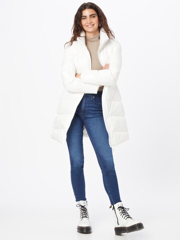 Calvin Klein Зимно палто в бяло