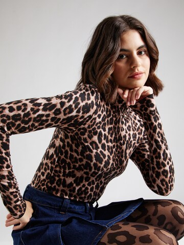 Daahls by Emma Roberts exclusively for ABOUT YOU Shirt 'Felize' in Bruin: voorkant