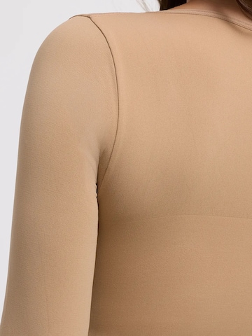 Body modellante 'Longsleeve Sculpting Bodysuit with Slip' di cfab in beige