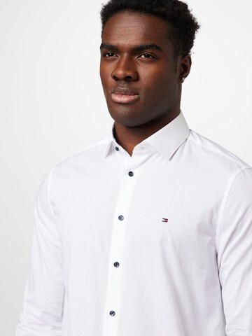 Tommy Hilfiger Tailored - Ajuste estrecho Camisa en blanco