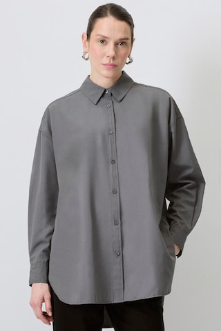 Touche Prive Bluse in Grau: Vorderseite