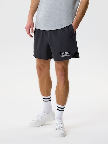 TWO SOON regular Bukser i sort: forside