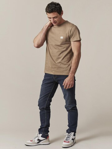 T-Shirt 'Basito' Deeluxe en marron