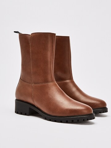 NINE TO FIVE Boots 'Mala' in Brown