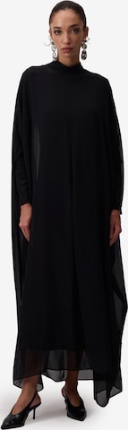 Touché Privé Kjole 'Bat Sleeve Chiffon Dress' i sort: forside