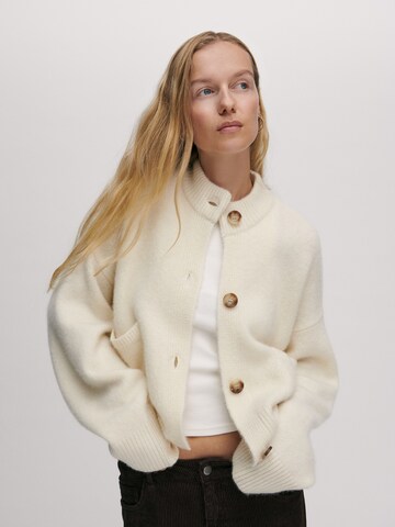 Cardigan 'Cleo' ABOUT YOU x Marie von Behrens en beige : devant