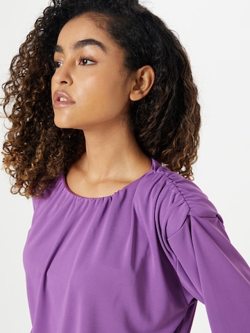 T-shirt 'Freja' Gina Tricot en violet
