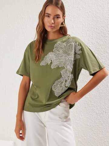 TrendyolMajica - zelena boja: prednji dio