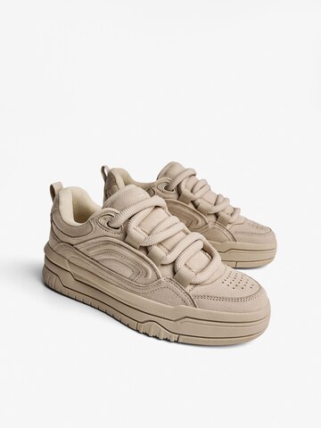 Bershka Nizke superge | bež barva