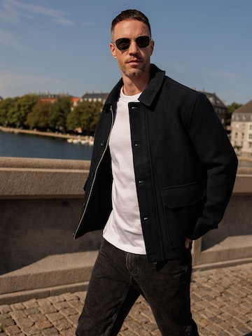 DAN FOX APPAREL Jacken 'Lenny' in Blau
