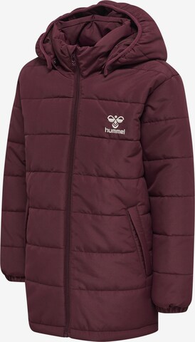 Veste d’hiver Hummel en rouge