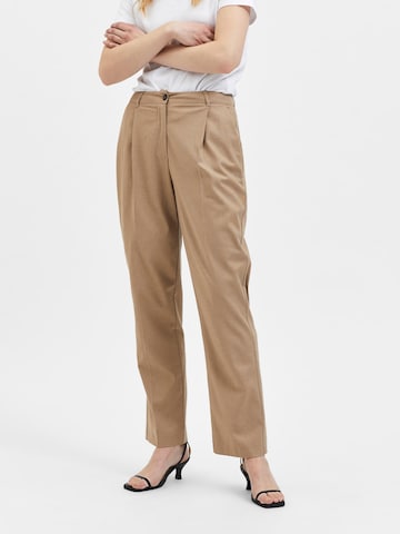 Regular Pantalon à pince 'ZAZA' SELECTED FEMME en marron : devant