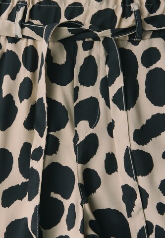 STREET ONE Regular Shorts in Beige