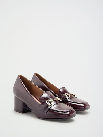 Pumps de la Friends Like These pe roșu