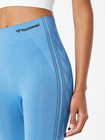 Skinny Pantaloni sport de la Hummel pe albastru