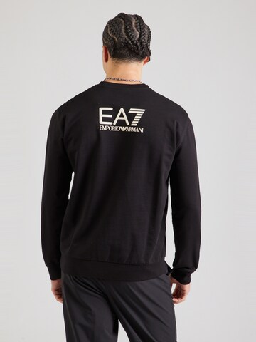 Felpa di EA7 Emporio Armani in nero: frontale