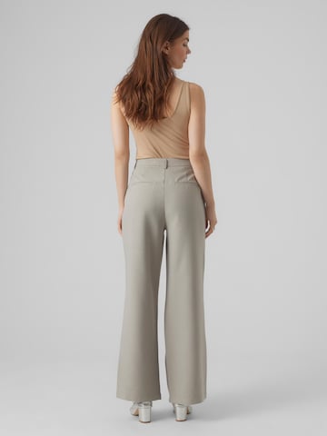 VERO MODA - Pierna ancha Pantalón en gris