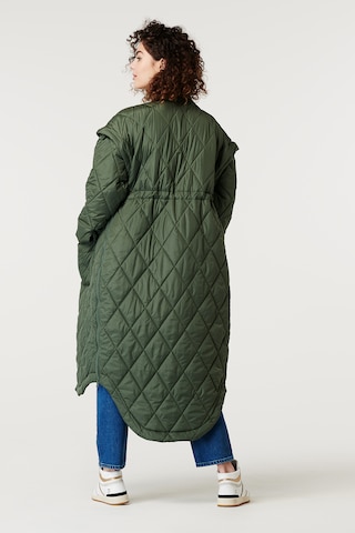 Supermom Between-Seasons Coat 'Box' in Green