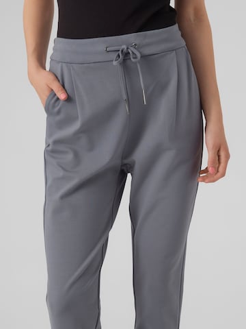 VERO MODA Tapered Pleat-Front Pants 'Eva' in Grey