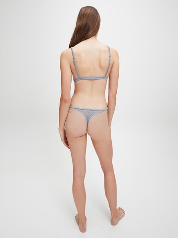 Calvin Klein Underwear Normalny krój Stringi 'Brazilian' w kolorze szary
