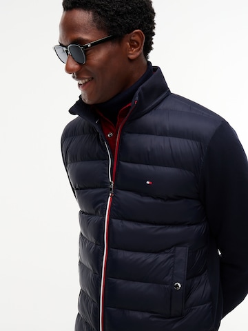 TOMMY HILFIGER Prehodna jakna 'Ess' | modra barva