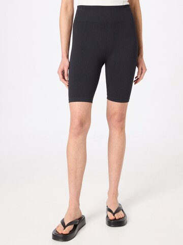 Gina Tricot Skinny Shorts 'Sky' in Schwarz: predná strana