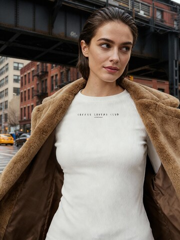 VERSTIQUE Футболка в Белый