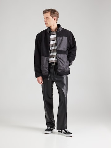 VANS Between-Season Jacket 'MTE NAVIGATE HIGHPILE' in Black