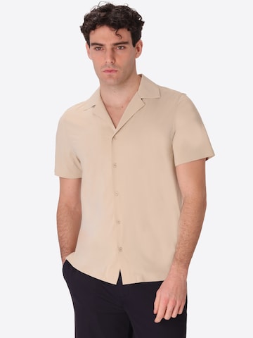 Coupe regular Chemise 'High-Perform12 Active' Distretto12 en beige : devant