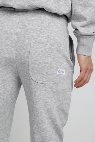 !Solid Tapered Broek 'Rouven' in Grijs