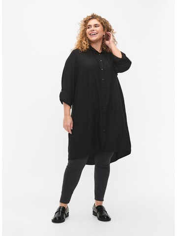 Rochie tip bluză 'Calilo' de la Zizzi pe negru