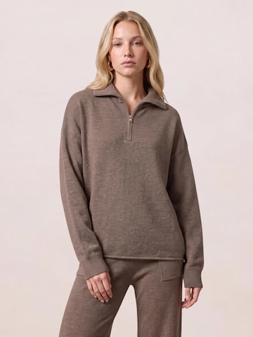noar studios Sweater in Brown: front