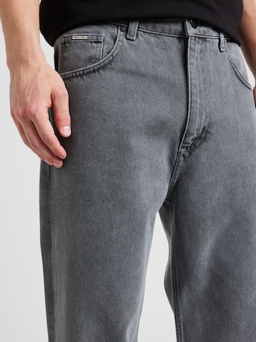 Pegador Regular Jeans 'BALTRA' in Grey