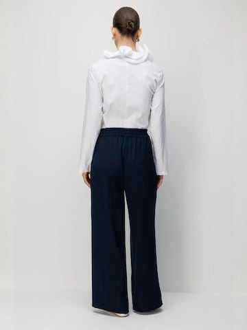 Wide leg Pantaloni con pieghe di MixRay in blu