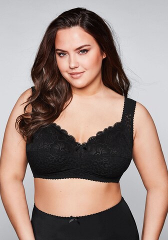 SHEEGO T-shirt Bra in Black: front