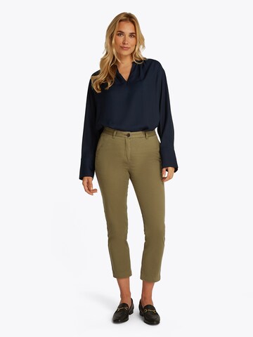 TOMMY HILFIGER Слим Брюки-чинос в Зеленый