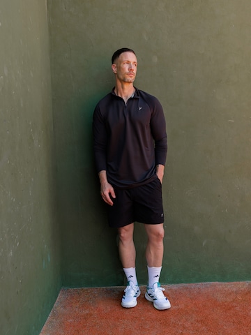 DAN FOX APPAREL Λειτουργικό μπλουζάκι 'Ivan' σε μαύρο