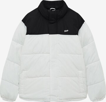 Pull&Bear Winter Jacket in White: front