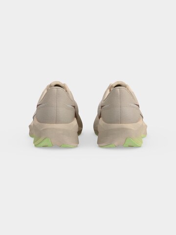 Chaussure de course 'Novablast 6' ASICS en beige