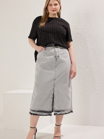 Trendyol Curve T-shirt i svart