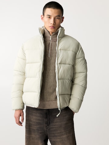 Giacca invernale di Pull&Bear in beige: frontale