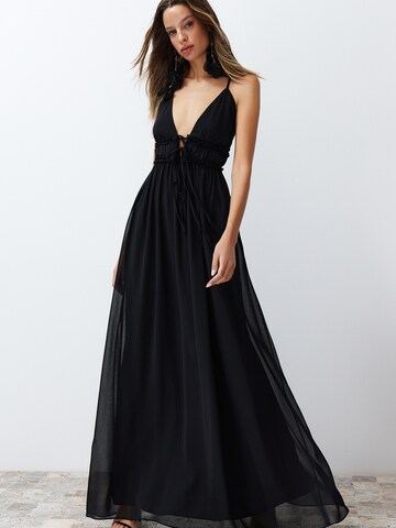 Trendyol - Vestido de noche en negro: frente