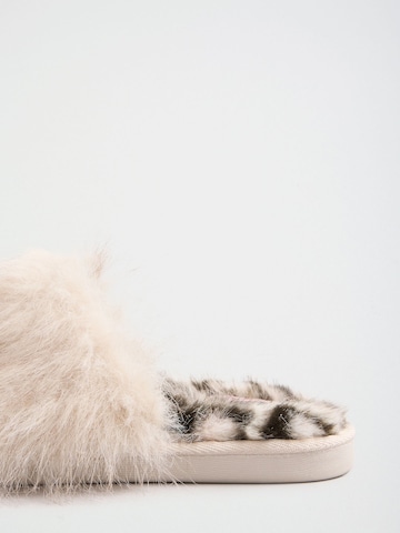 Lipsy - Zapatillas de casa en beige