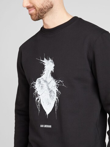 Han Kjøbenhavn - Sweatshirt 'Heart Monster' em preto