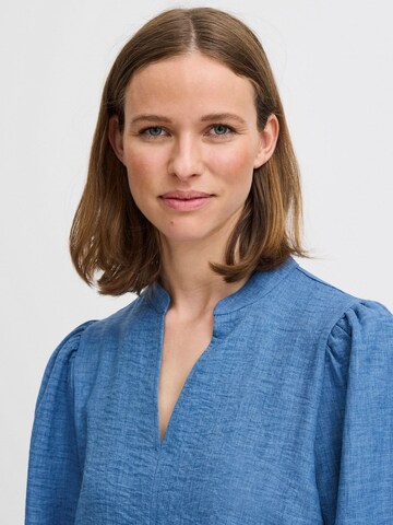 b.young - Blusa 'Gaiya' en azul